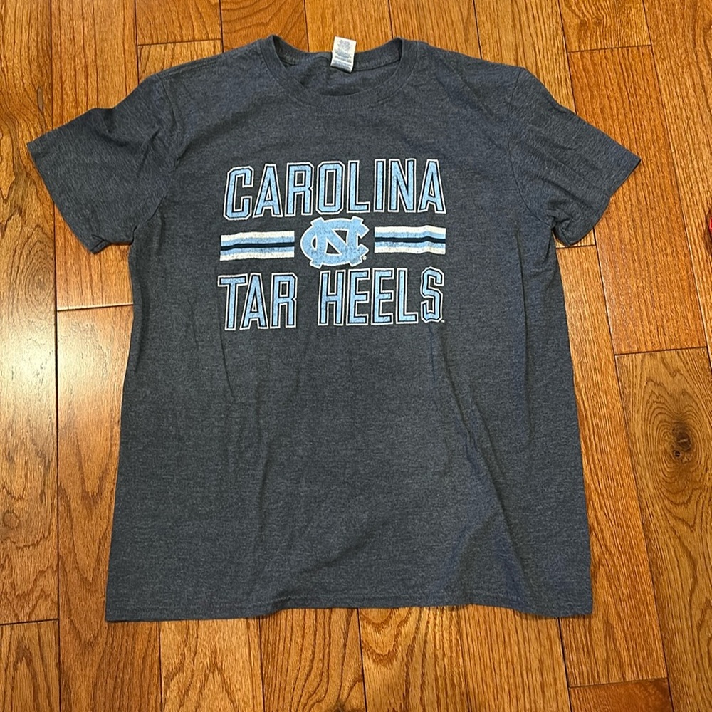 Carolina TarHeels University Shirt Size L